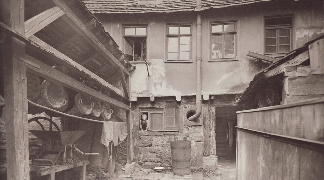 1886: Um mehr über die Wohnsituation der Arbeiter in Stuttgart zu erfahren und um Bauvorhaben besser planen zu können, führt der Verein eine groß angelegte Erhebung durch.